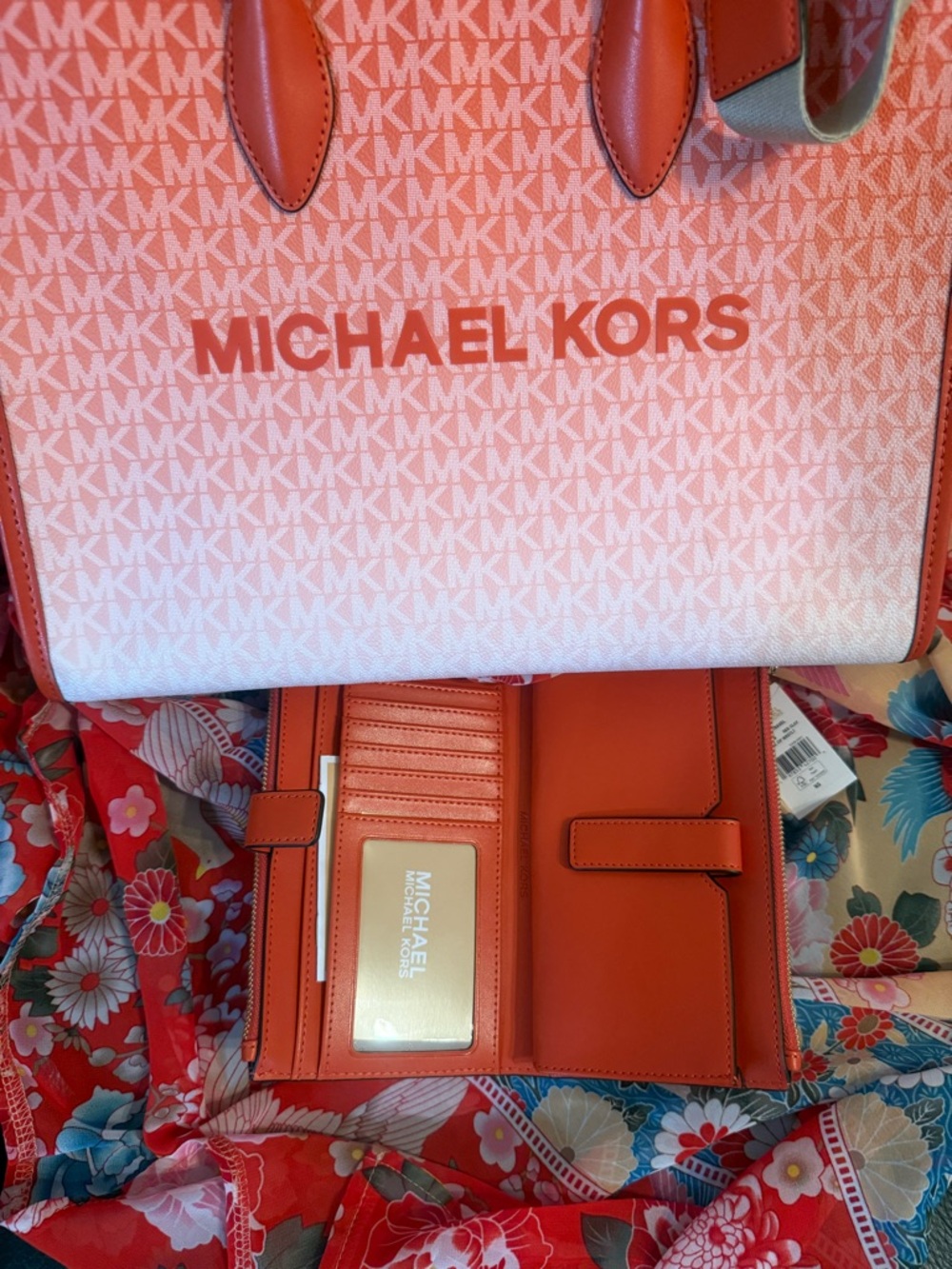 Michael Kors Coral Ombre Signature Crossbody Tote with Wristlet - Picture 3 of 10